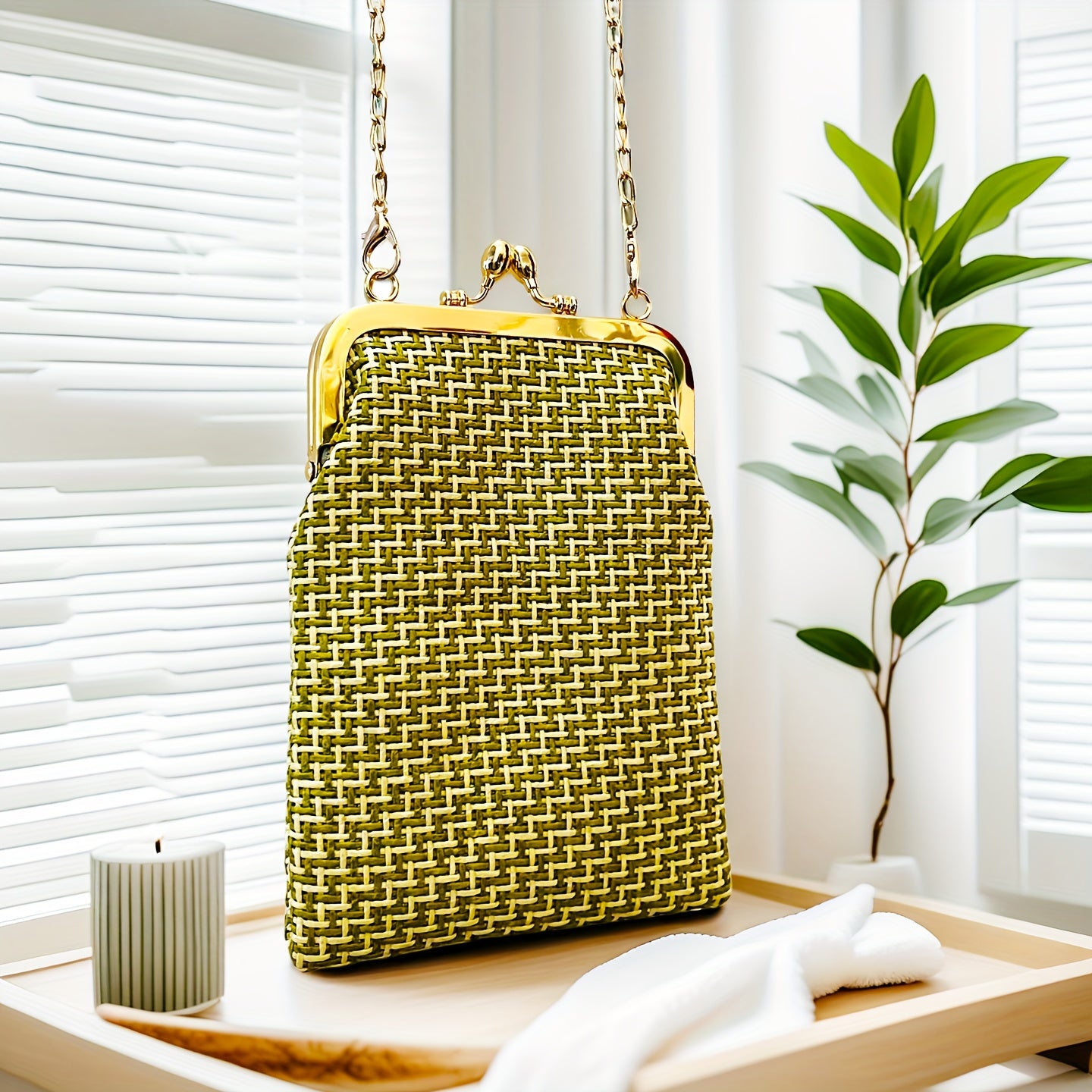 vine  kiss lock phone bag